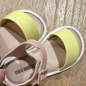 Mini Melissa Kids Sandals in Yellow and White
